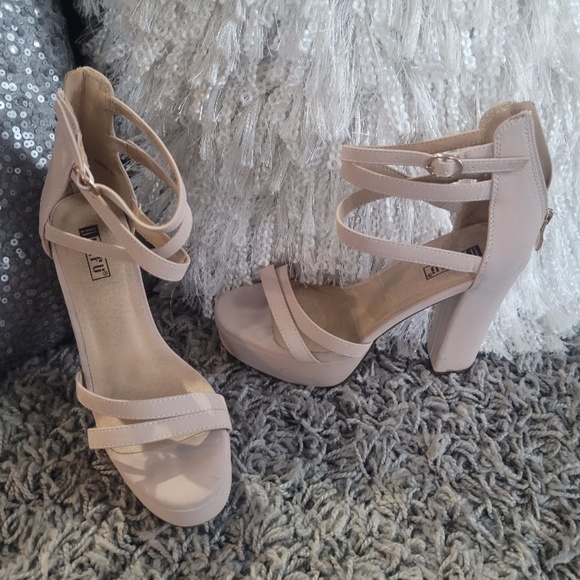 Idifu classy sexy heels - tan - size 7 - Picture 1 of 3